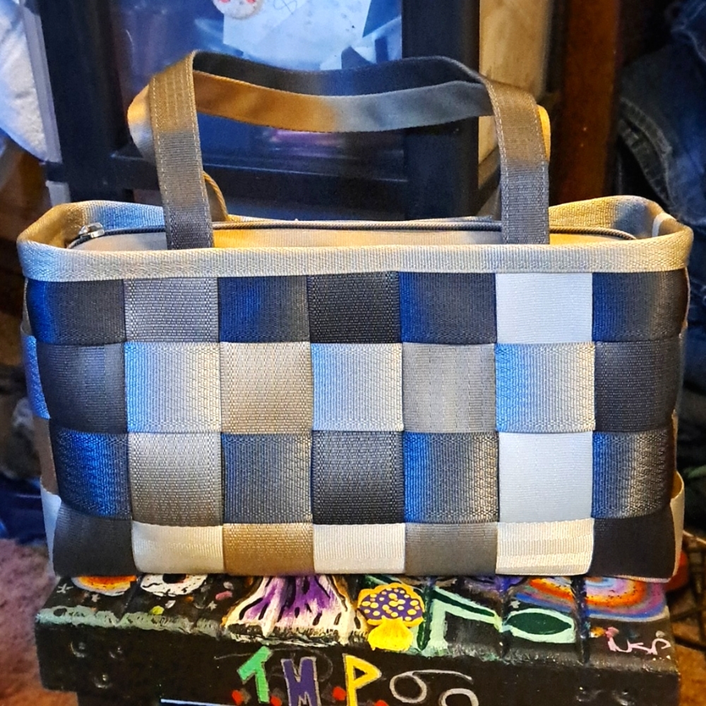 Harveys Seatbelt Handbag-